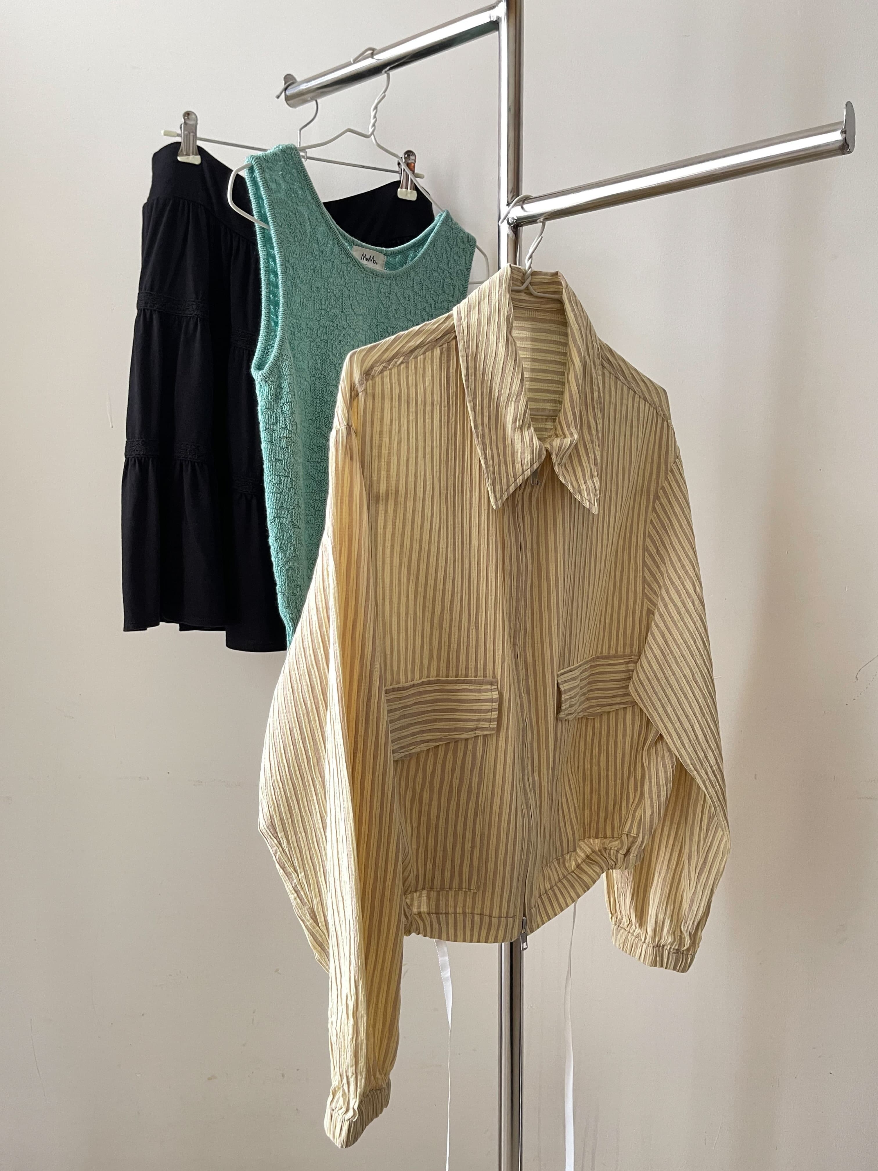 • Knit top 
Length 51 | Chest 75~85 | 🏷️335 SOLD
• Striped jacket 
Length 53 | Chest 94 | Shoulder width 45 | 🏷️450 SOLD
• Skirt 
Length 49 | Waist 68~75 | 🏷️315 SOLD

T092630
T092626
SK092602