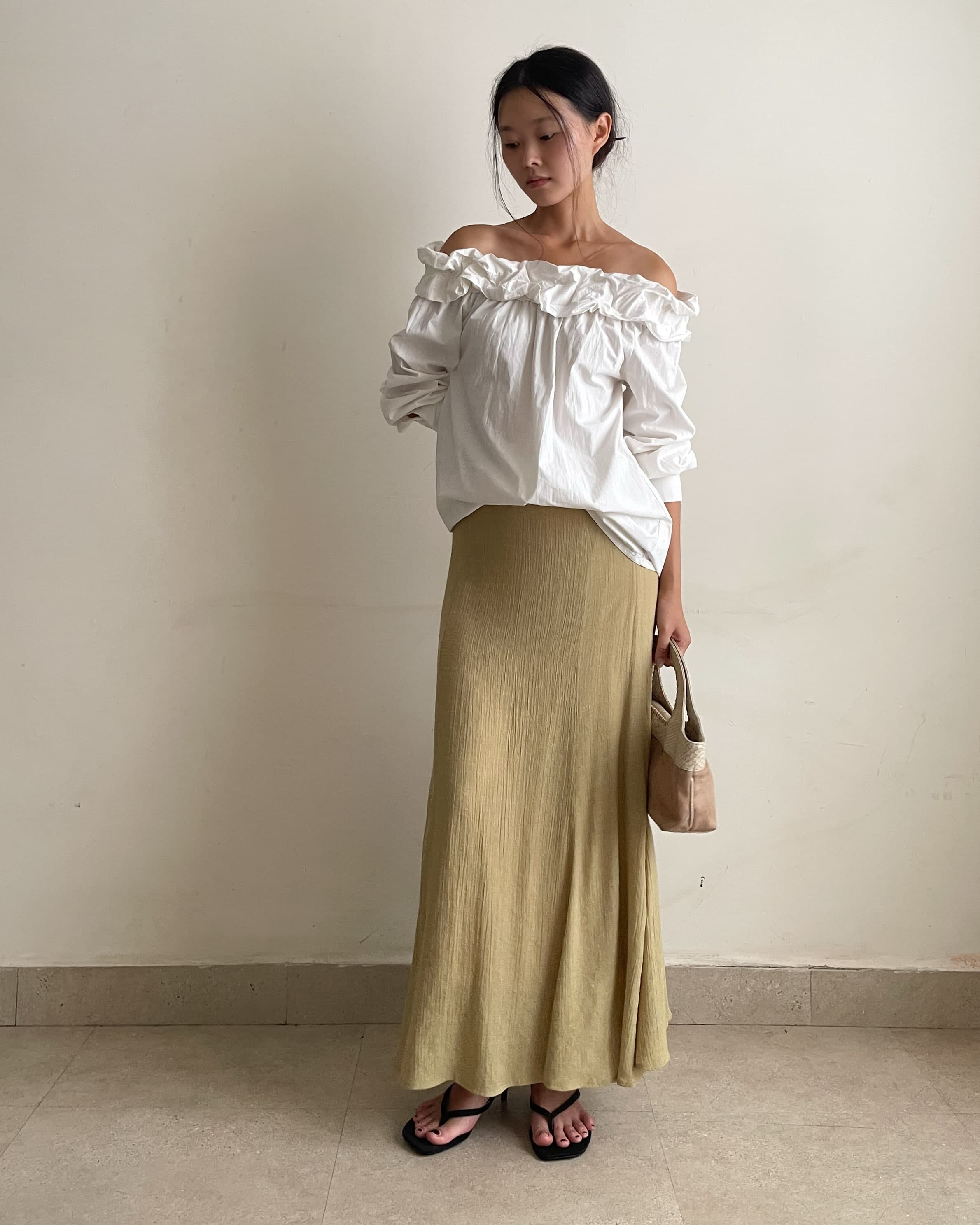 • Off shoulder blouse 
Length 58 | 🏷️385
• Skirt 
Length 88 | Waist 68~78 | 🏷️365

T0726152
SK072665