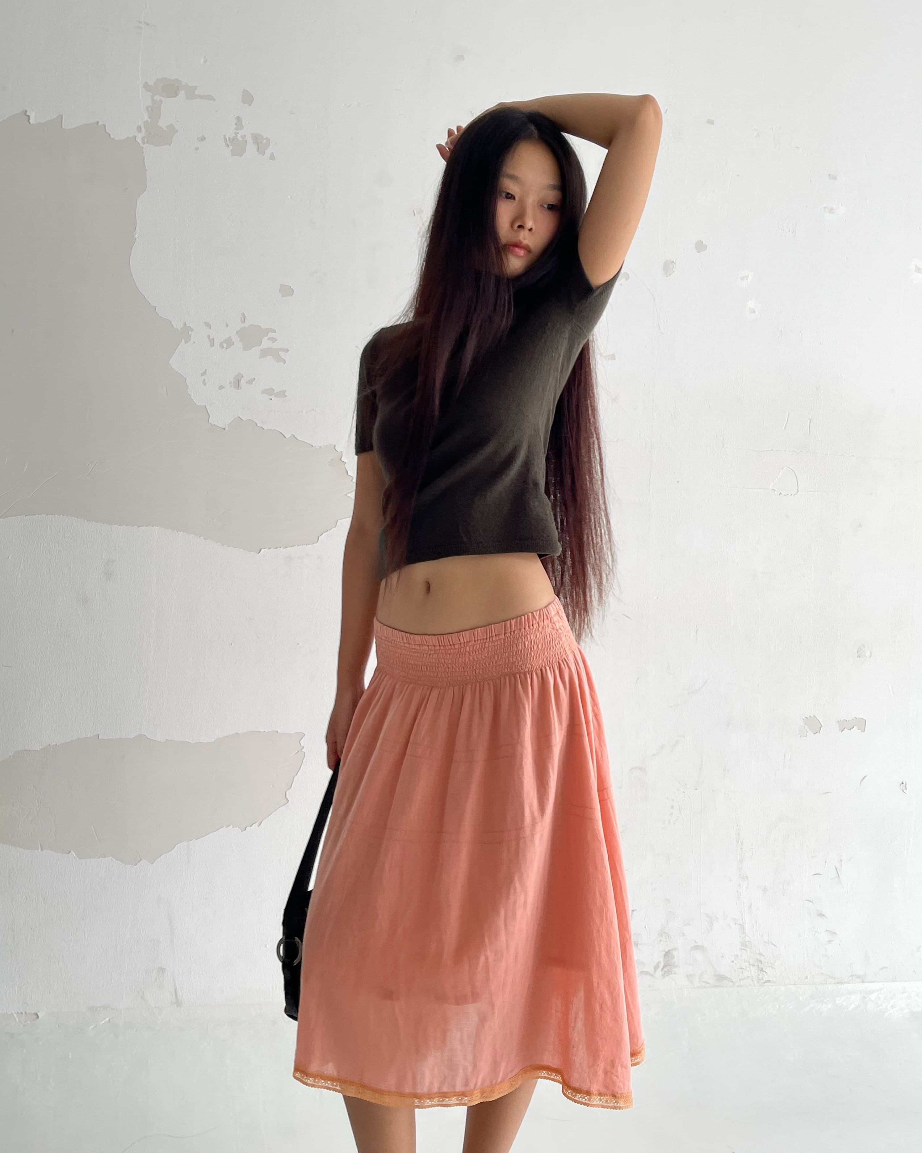 • Highneck wool top
Length 48 | Chest 72~78 | 🏷️350
• Skirt 
Length 61 | Waist 60~75 | 🏷️365

T092621
SK092607