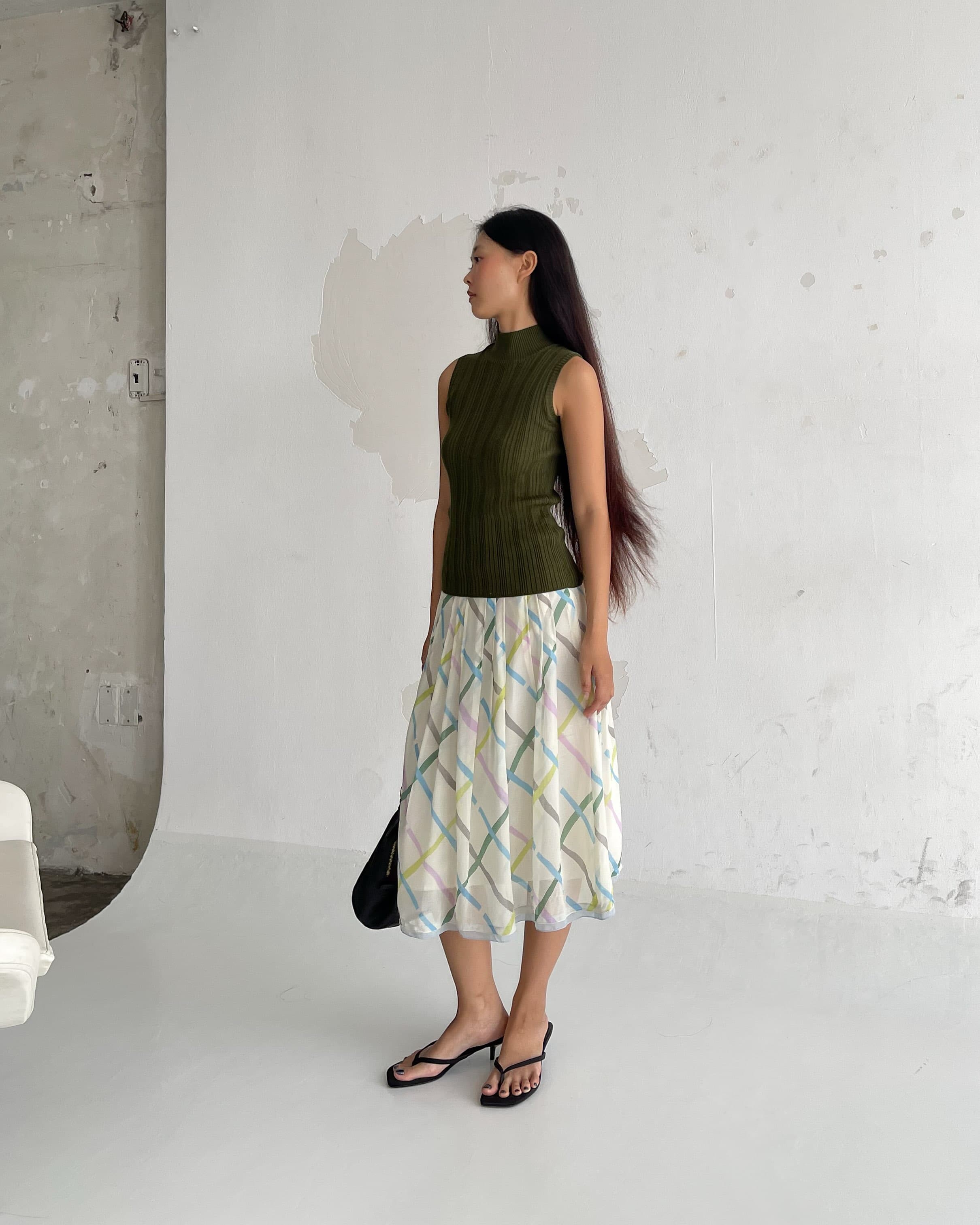 • Knit top 
Length 54 | Chest 70~80 | 🏷️350 SOLD
• Skirt 
Length 63 | Waist 68 | 🏷️385

T092641
SK092616