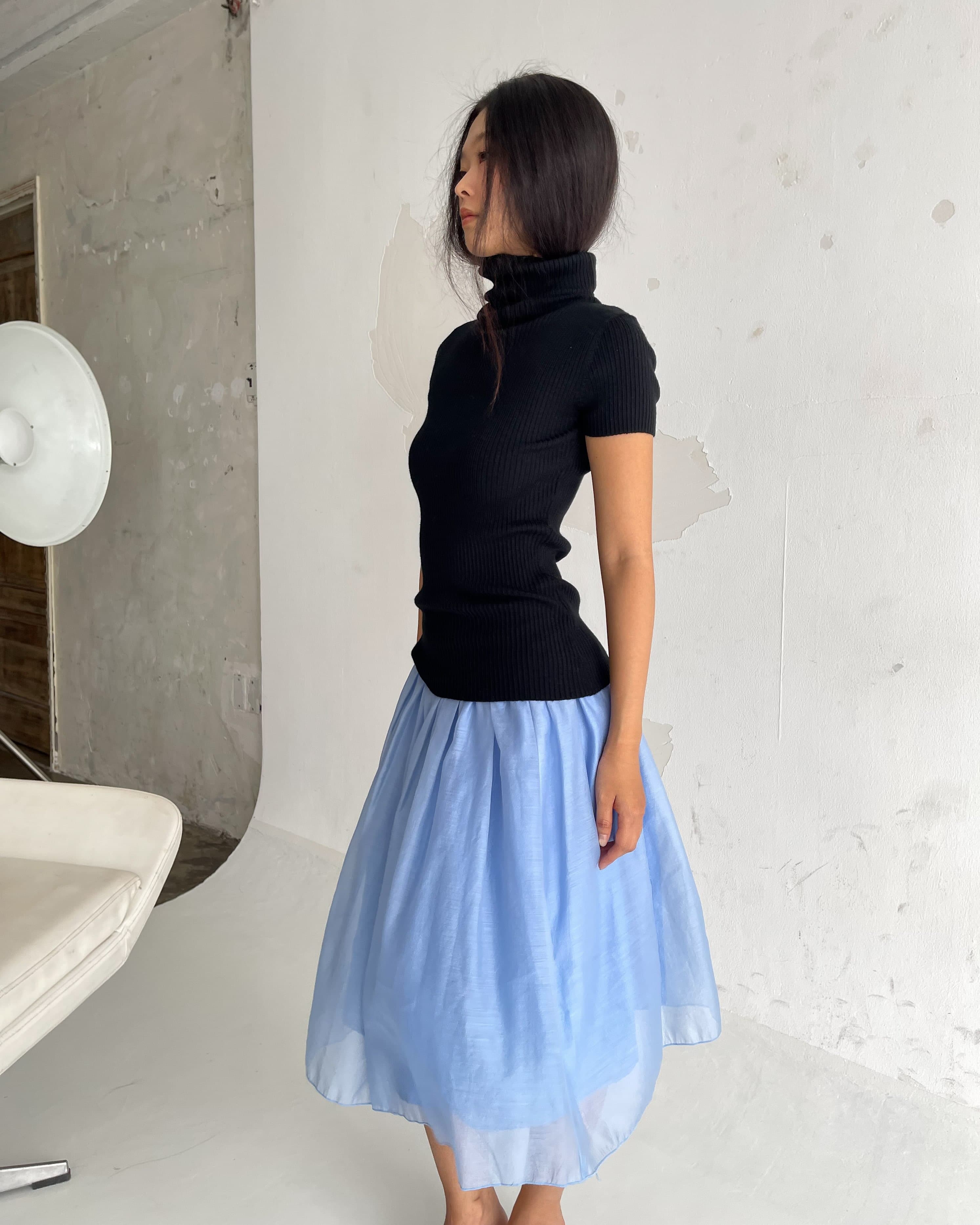 • Knit top 
Length 57 | Chest 70~80 | 🏷️435 SOLD
• Skirt 
Length 61 | Waist 60~68 | 🏷️435 SOLD

T092622
SK092603