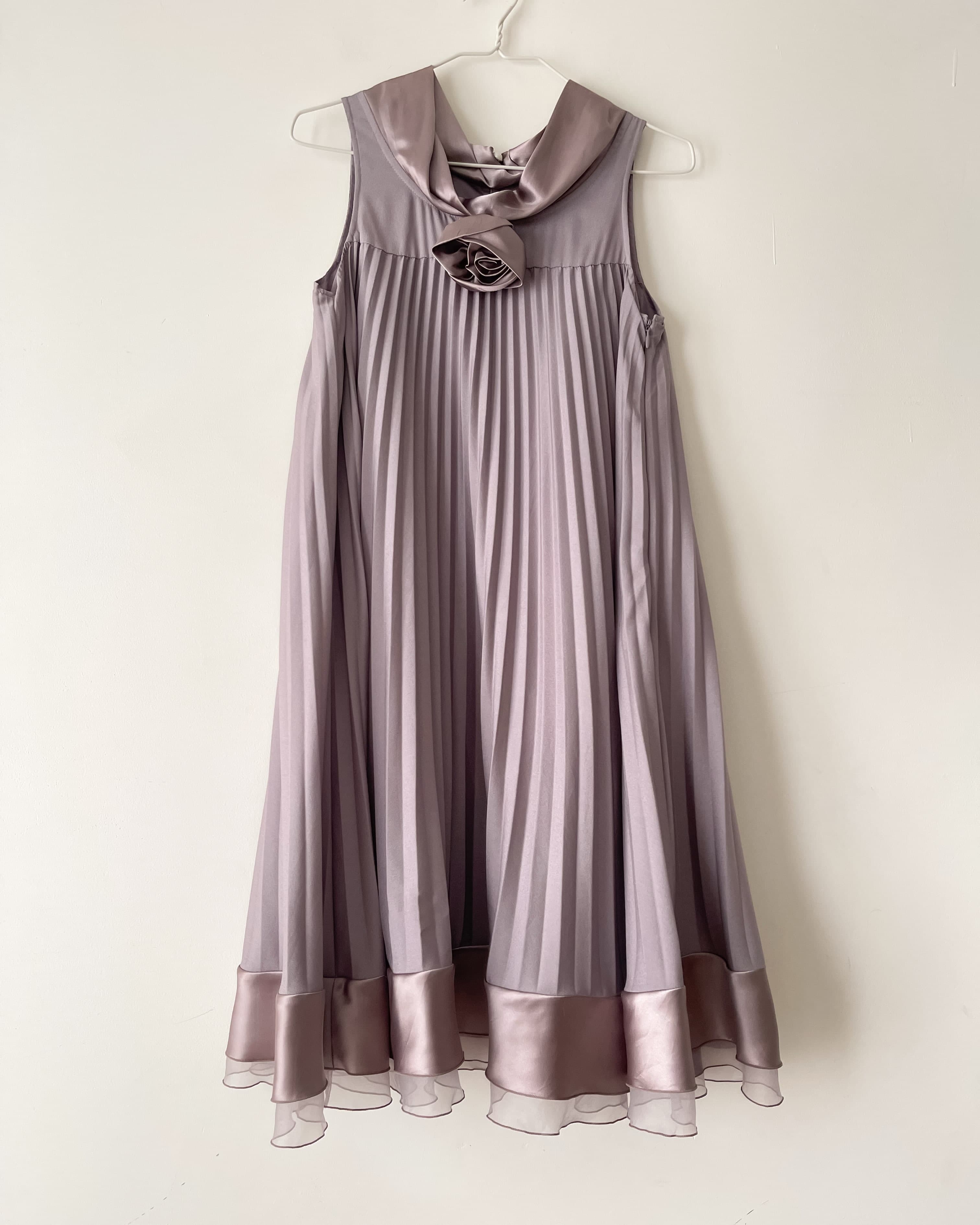 • Sleeveless pleated dress 
Length 92 | Chest 86 | 🏷️485

DR072647