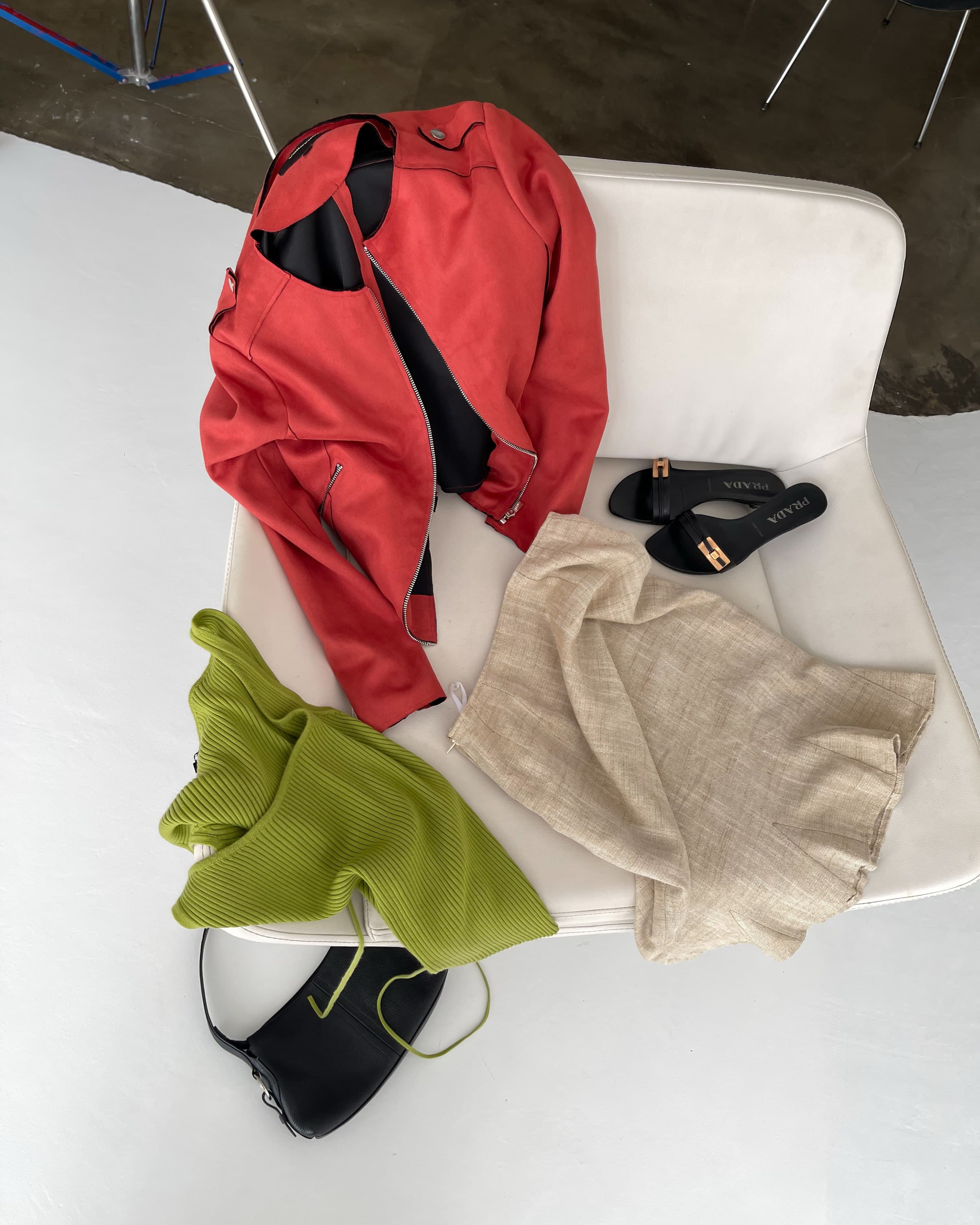 • Knit top 
Length 53 | Chest 76~90 | 🏷️435 SOLD
• Jacket
Length 53 | Chest 80 | 🏷️550
• Skirt 
Length 59 | Waist 63 | 🏷️385

T092628
T092624
SK092612