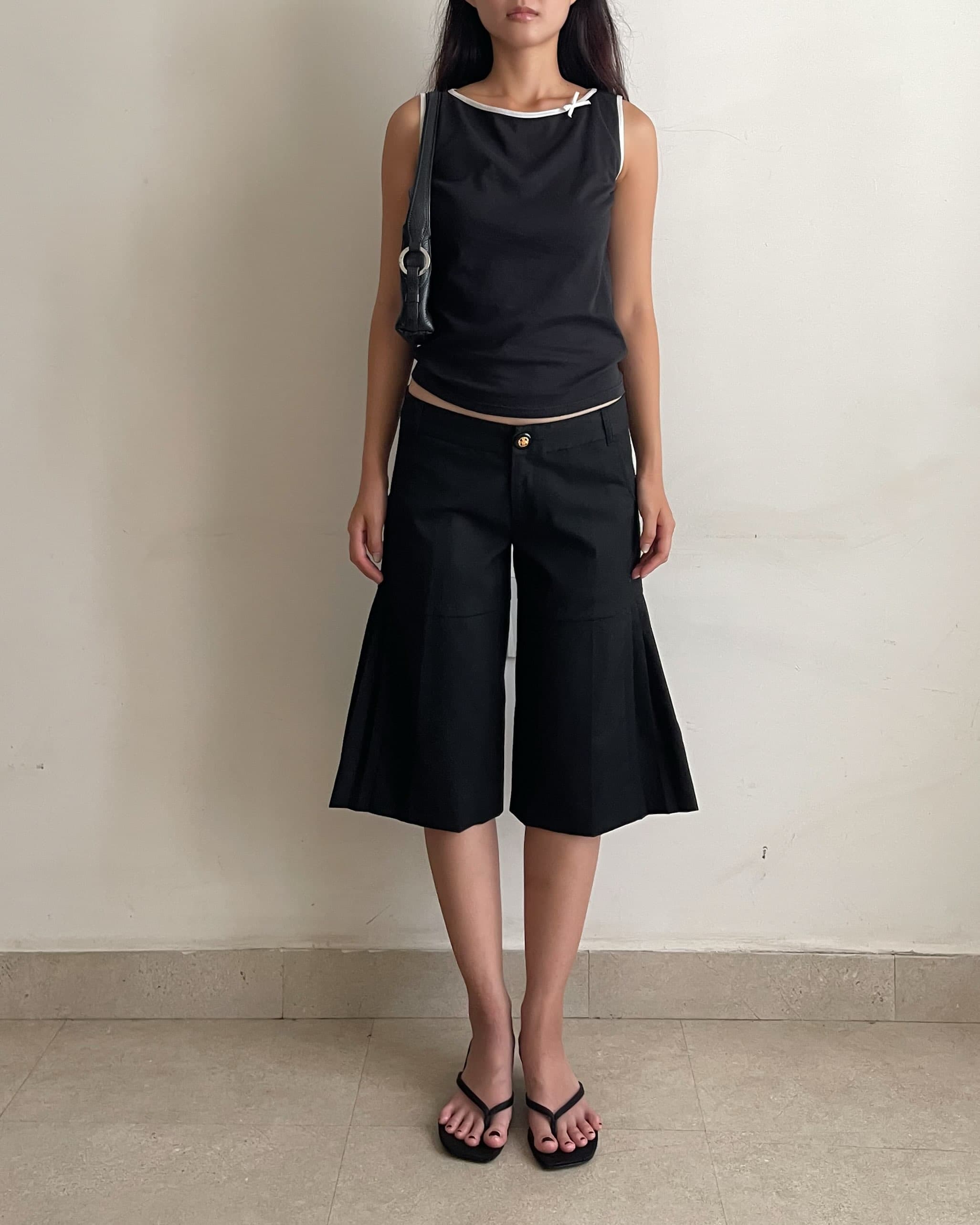 • Top 
Length 51 | Chest 80 | 🏷️285
• Low rise flair pants 
Length 58 | Waist 72 | 🏷️435 SOLD

T0726116
TR072623