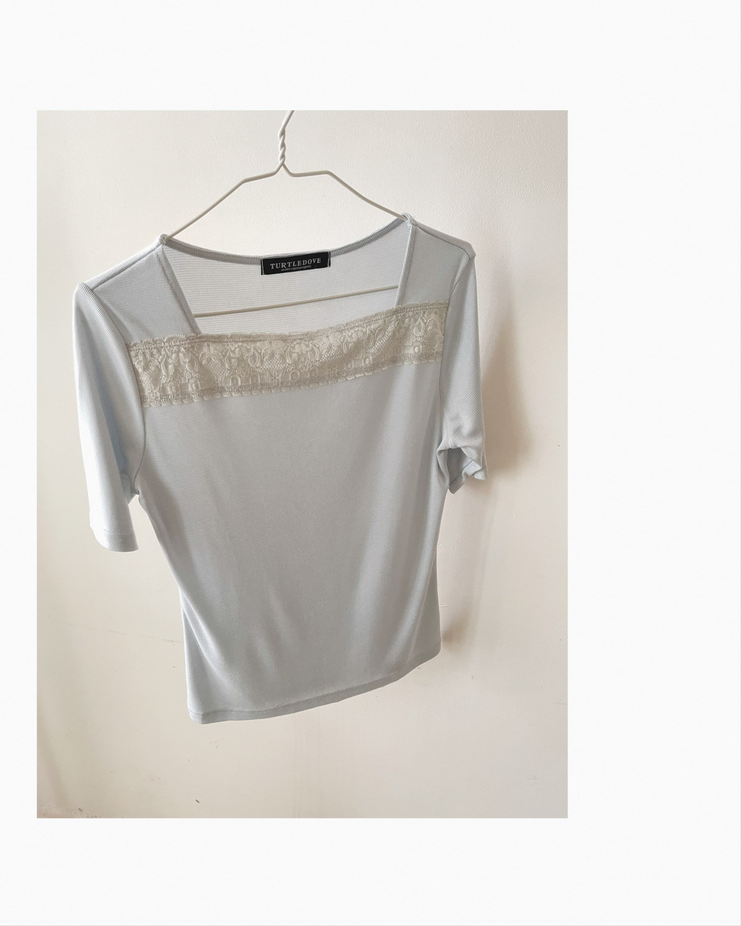 Square neck lace trim top 
Length 57 | Chest 78~90 | 🏷️285

T092654